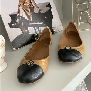 Tory Burch Black and Tan gold logo flats sz 8.5